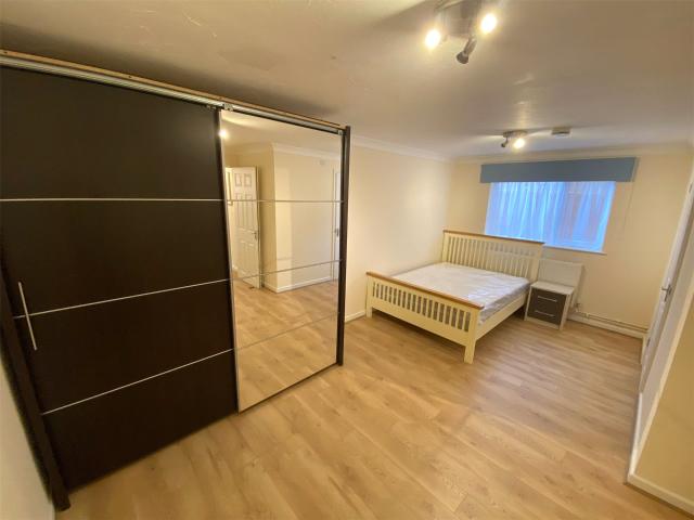 Apartment for rent in Hanworth, Bracknell