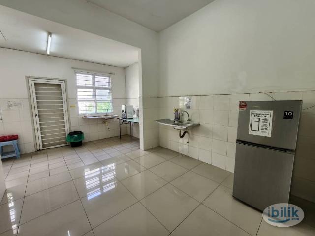 Room for rent in Petaling, Alam Impian