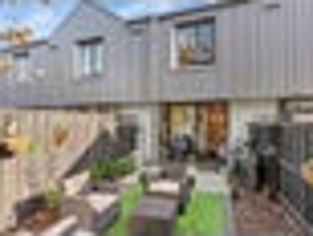 Townhouse for sale in Heathcote, Canterbury