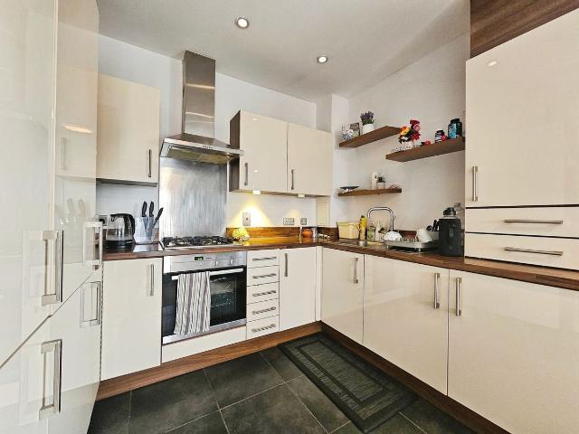 Room for rent in West Bedfont, Lower Halliford