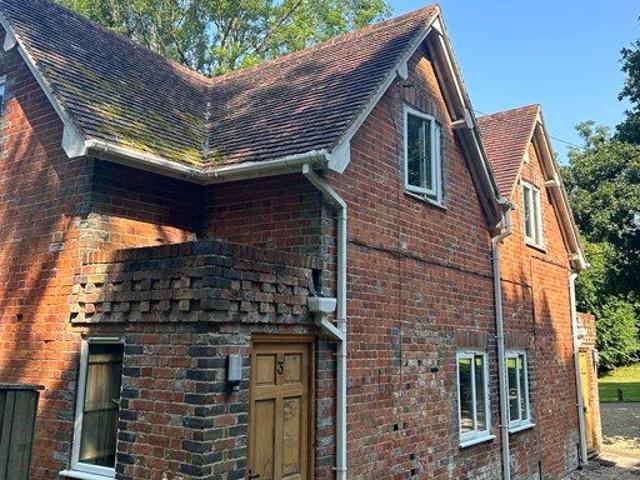 Studio for rent in Bradfield, West Berkshire
