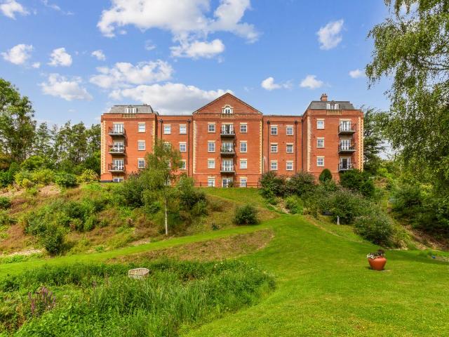 Apartment for rent in Hawford, Hampshire