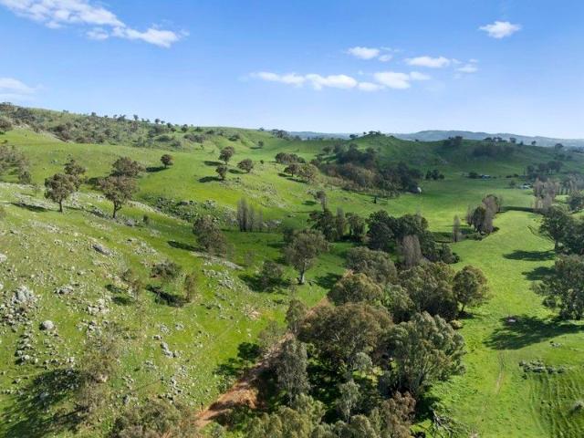Cottage for sale in Kelvin View, Victoria