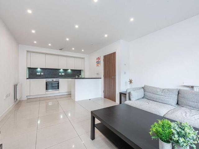 Apartment for rent in West Hendon, Greater London