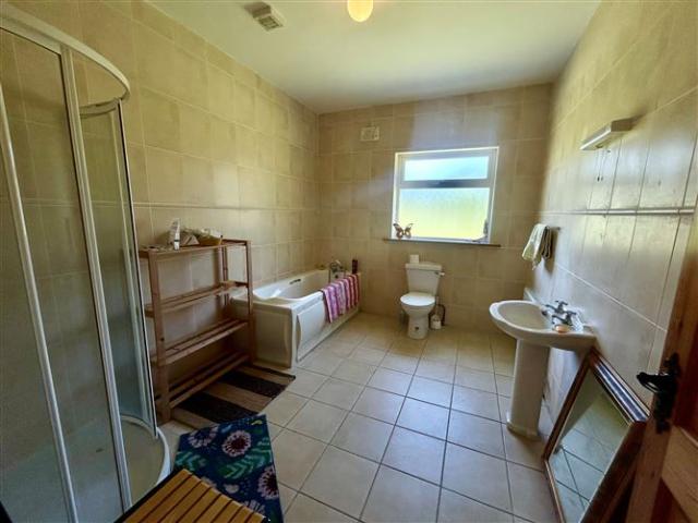 Bungalow for sale in Leitrim, Connacht