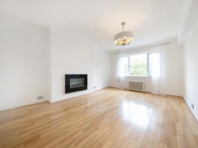 Apartment for rent in Sheen Court, Greater London