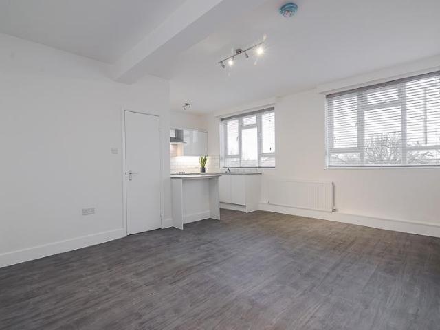 Apartment for rent in London Borough of Richmond upon Thames, Greater London
