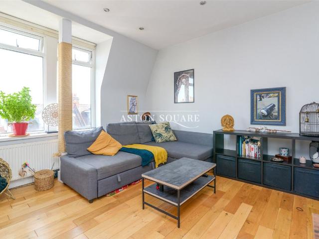 Apartment for rent in Mortlake, Greater London