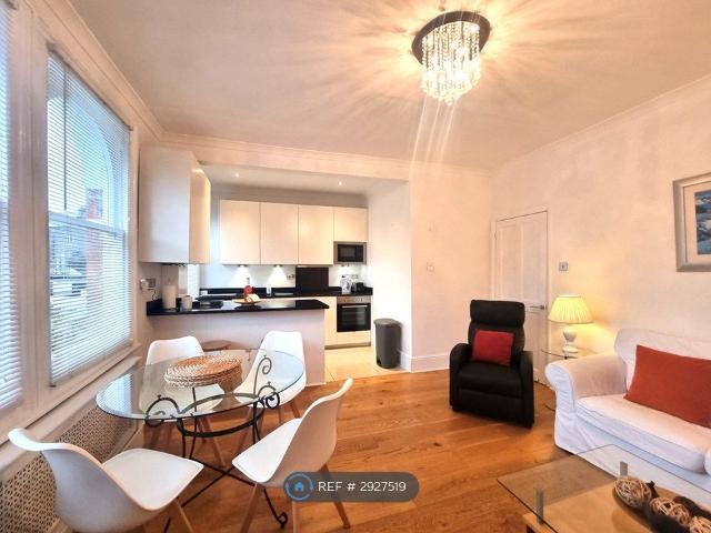 Apartment for rent in North Sheen, Greater London
