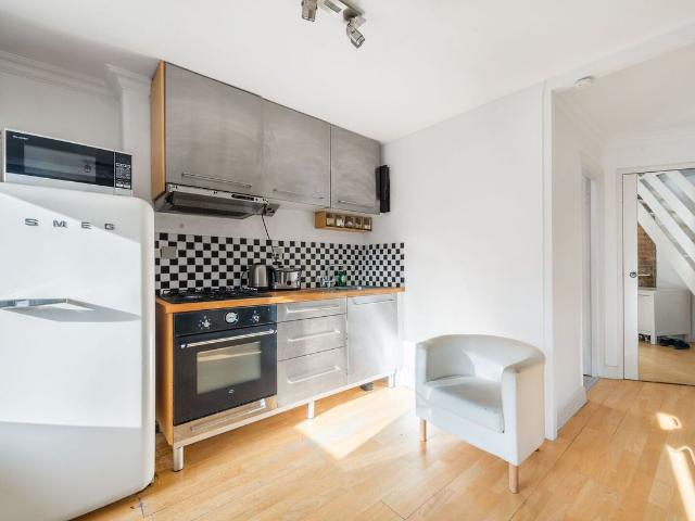 Apartment for rent in North Sheen, Greater London