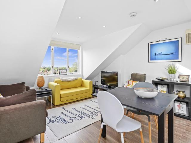 Apartment for rent in North Sheen, Greater London