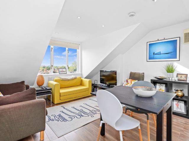 Apartment for rent in North Sheen, Greater London