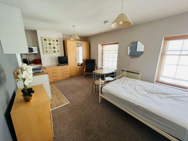 Studio for rent in Semilong, Northampton
