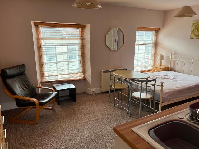 Studio for rent in Semilong, Northampton