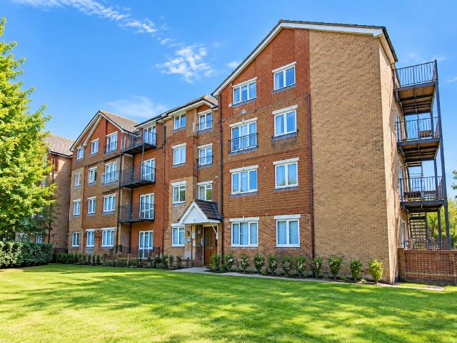 Apartment for rent in Greenhill, Greater London