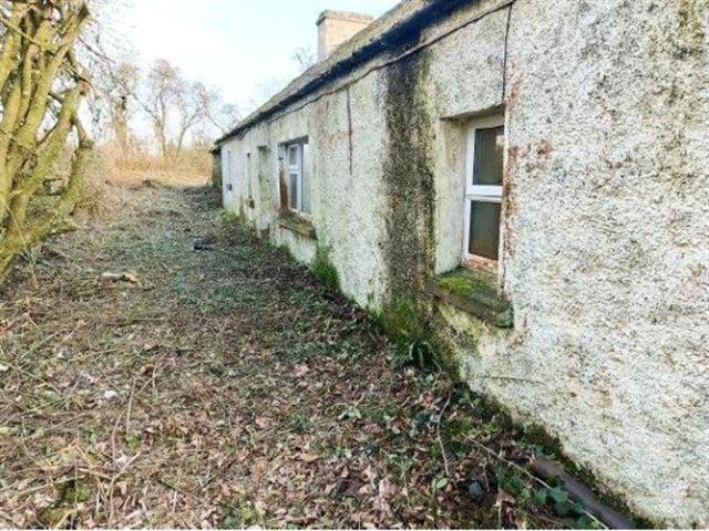 Farm for sale in Ballinameen