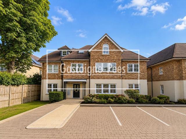 Apartment for rent in West Byfleet, Woking