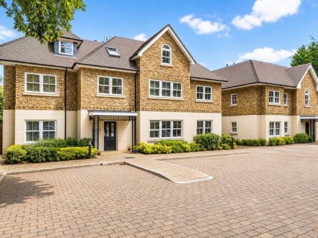 Apartment for rent in West Byfleet, Woking