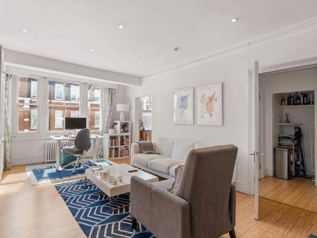 Apartment for rent in Kensington, Greater London