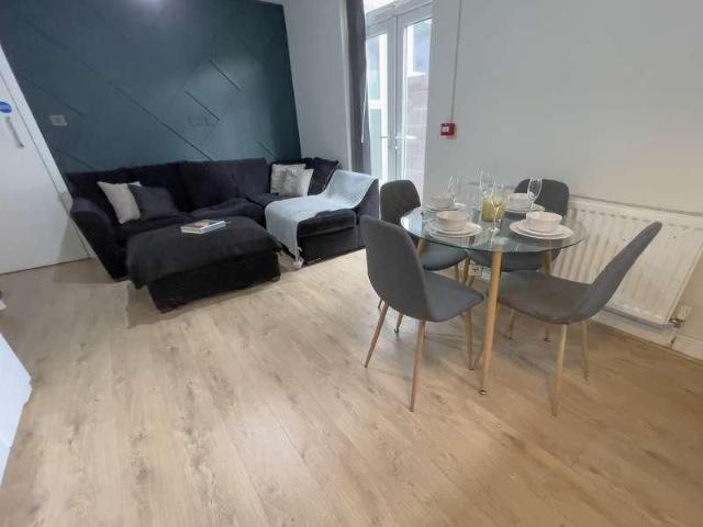 House for rent in Elm Park, Calderstones