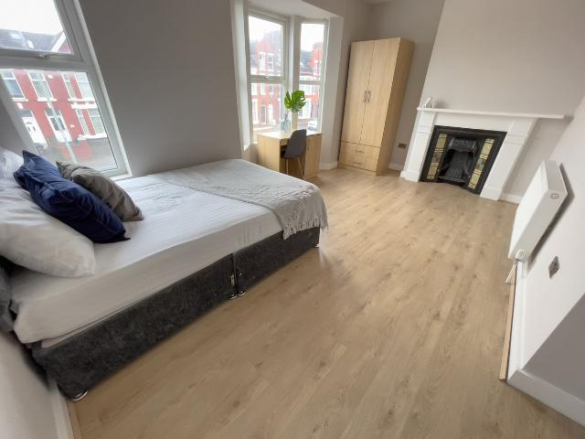 House for rent in Elm Park, Calderstones