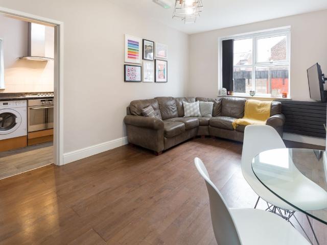 Room for rent in Elm Park, Calderstones