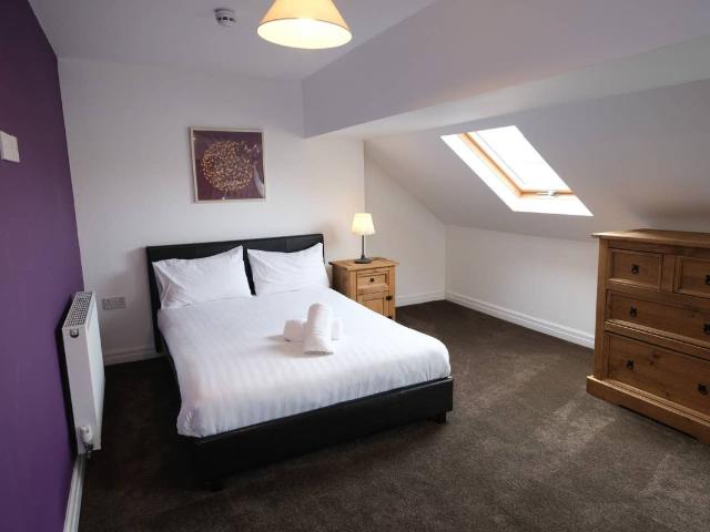 Room for rent in Elm Park, Calderstones