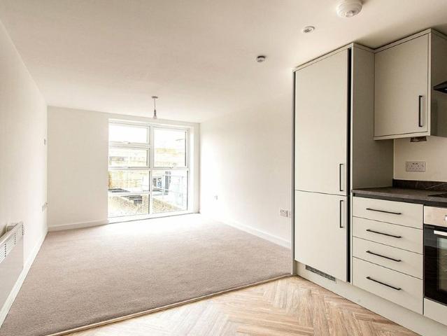 Apartment for rent in Regent Quay, Oad Street