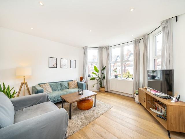 Apartment for rent in Cricklewood, Greater London