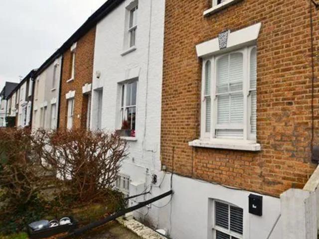 Apartment for rent in Blackhills, Surrey
