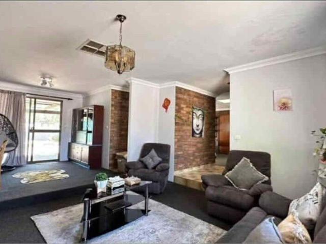 Room for rent in Shelley, Western Australia