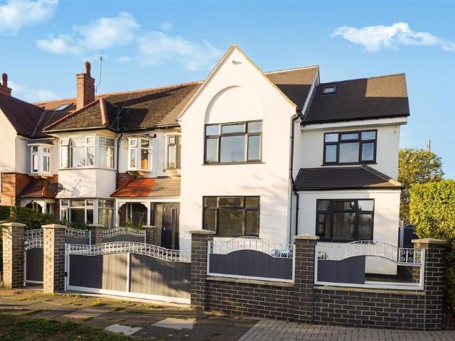 Apartment for rent in North Wembley, Greater London