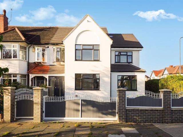House for rent in North Wembley, Greater London