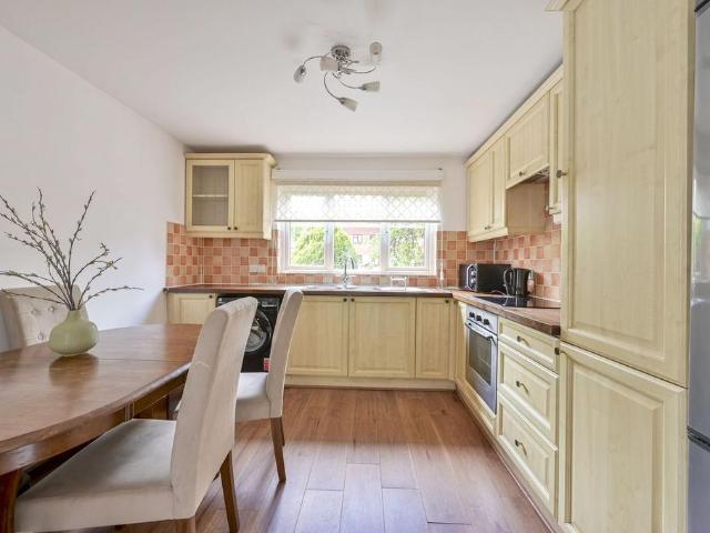 Apartment for rent in London Borough of Merton, Collier's Wood