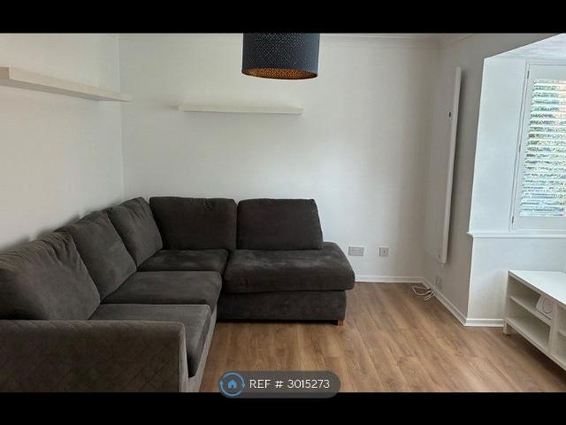 Apartment for rent in London Borough of Merton, Collier's Wood