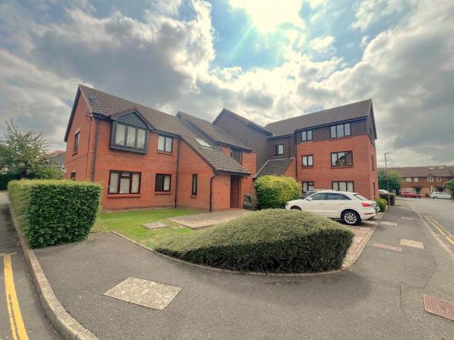 Apartment for rent in London Borough of Merton, Collier's Wood
