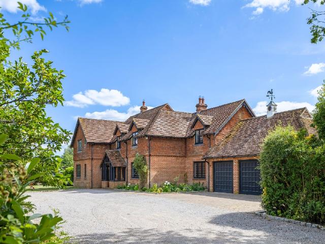 Apartment for rent in Leigh, Pachesham Park