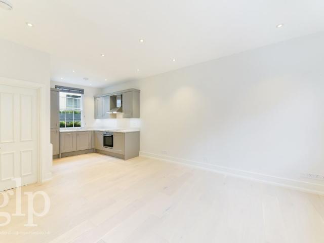 Studio for rent in Seven Dials, Bloomsbury