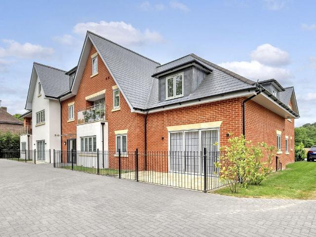 Apartment for rent in Navestock Side, Essex
