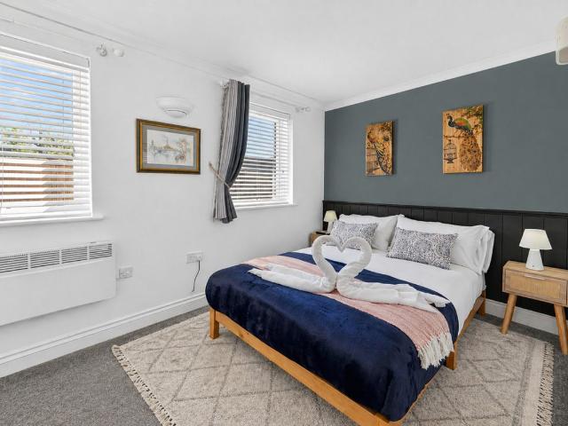 Apartment for rent in Crownhill, Shenley Church End