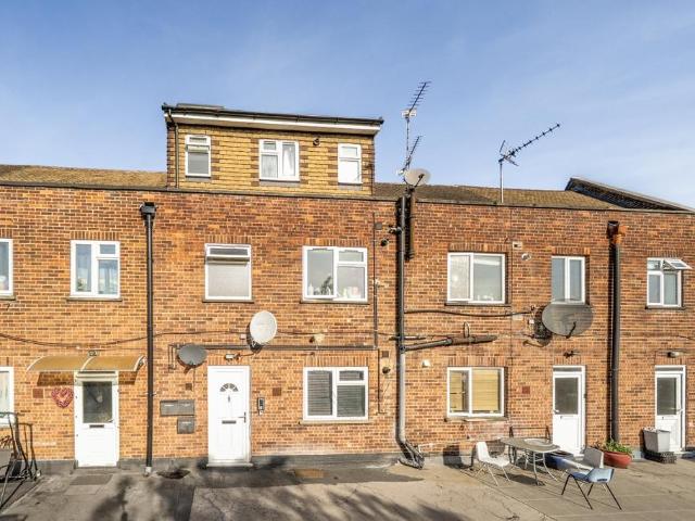 Apartment for rent in Elstree and Borehamwood, Borehamwood
