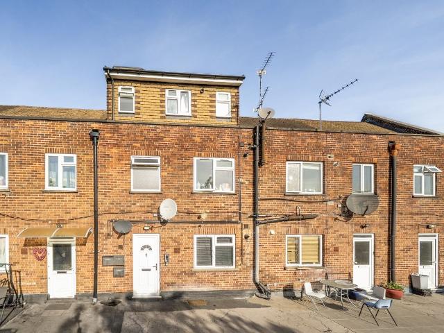 Studio for rent in Borehamwood, Hertsmere