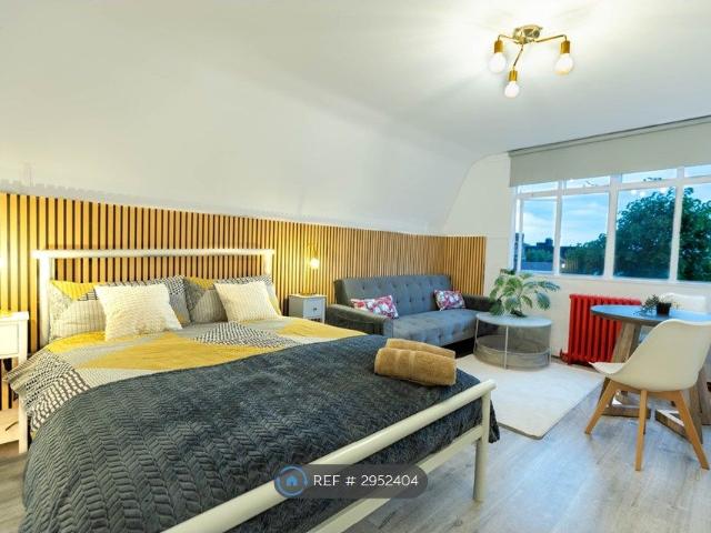 Studio for rent in Shepherd's Bush, Greater London