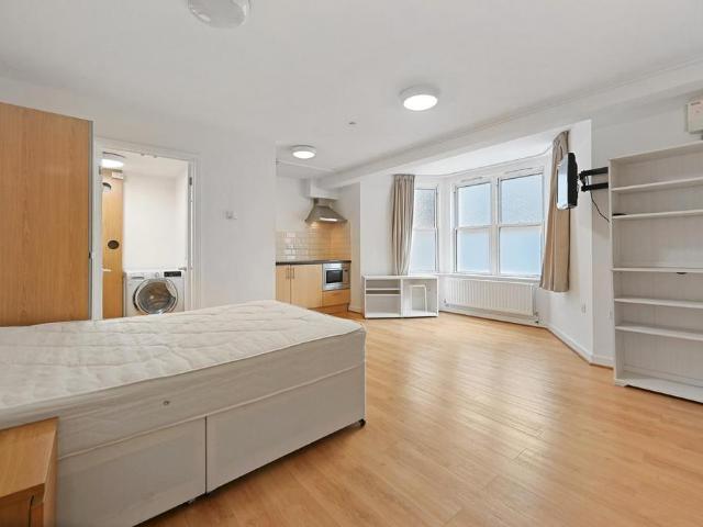 Apartment for rent in London Borough of Hammersmith and Fulham, Greater London