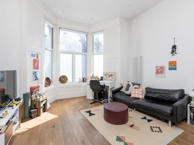 Apartment for rent in Brook Green, Greater London