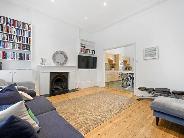 Apartment for rent in Brook Green, Greater London