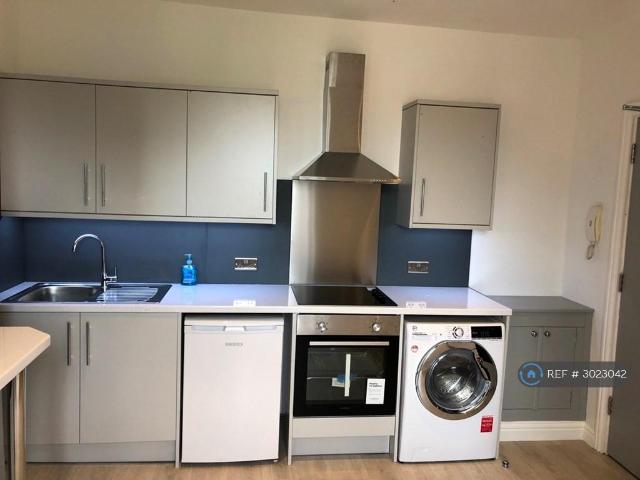 Apartment for rent in Brook Green, Greater London
