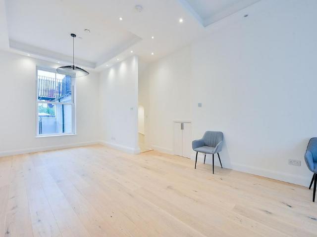 Apartment for rent in London Borough of Hammersmith and Fulham, Greater London