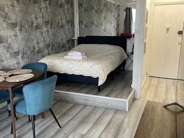 Studio for rent in Shepherd's Bush, Isle Of Man