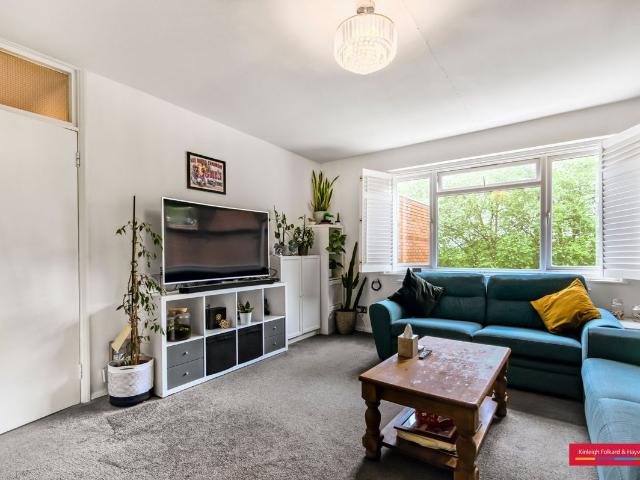 Apartment for rent in Shepherd's Hill, Greater London